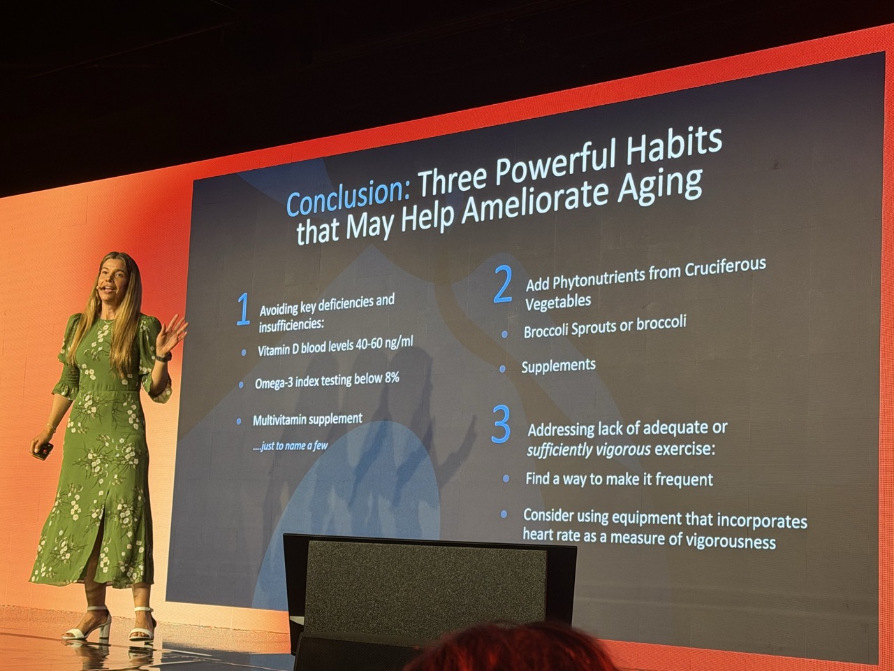 Dr Rhonda Patrick's closing slide at Healf HX26, listing vitamin D blood levels of 40 to 60 ng/ml among three habits to slow ageing